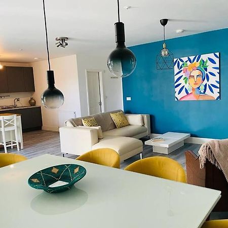 Stunning Huge Openplan 2Bed Flat Leilighet Woking Eksteriør bilde