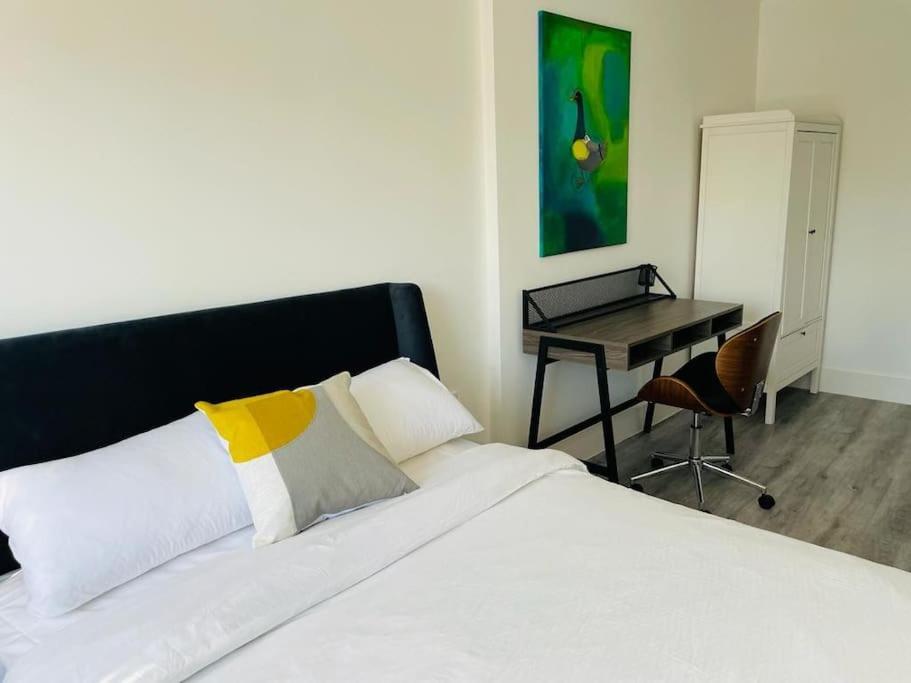Stunning Huge Openplan 2Bed Flat Leilighet Woking Eksteriør bilde