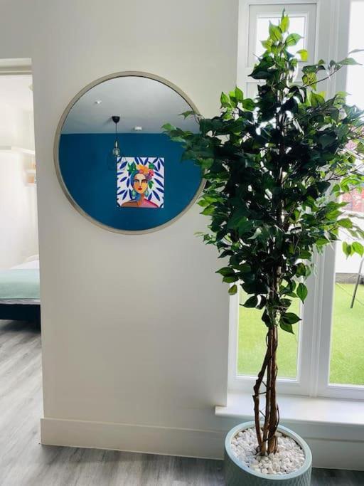 Stunning Huge Openplan 2Bed Flat Leilighet Woking Eksteriør bilde