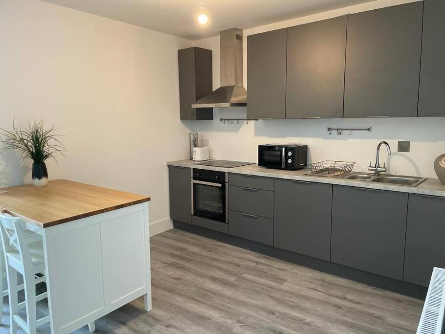 Stunning Huge Openplan 2Bed Flat Leilighet Woking Eksteriør bilde