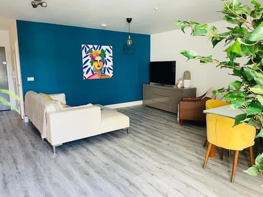 Stunning Huge Openplan 2Bed Flat Leilighet Woking Eksteriør bilde