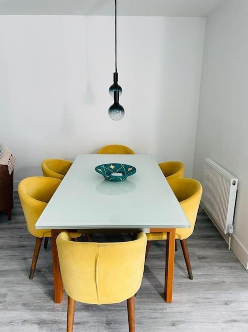 Stunning Huge Openplan 2Bed Flat Leilighet Woking Eksteriør bilde