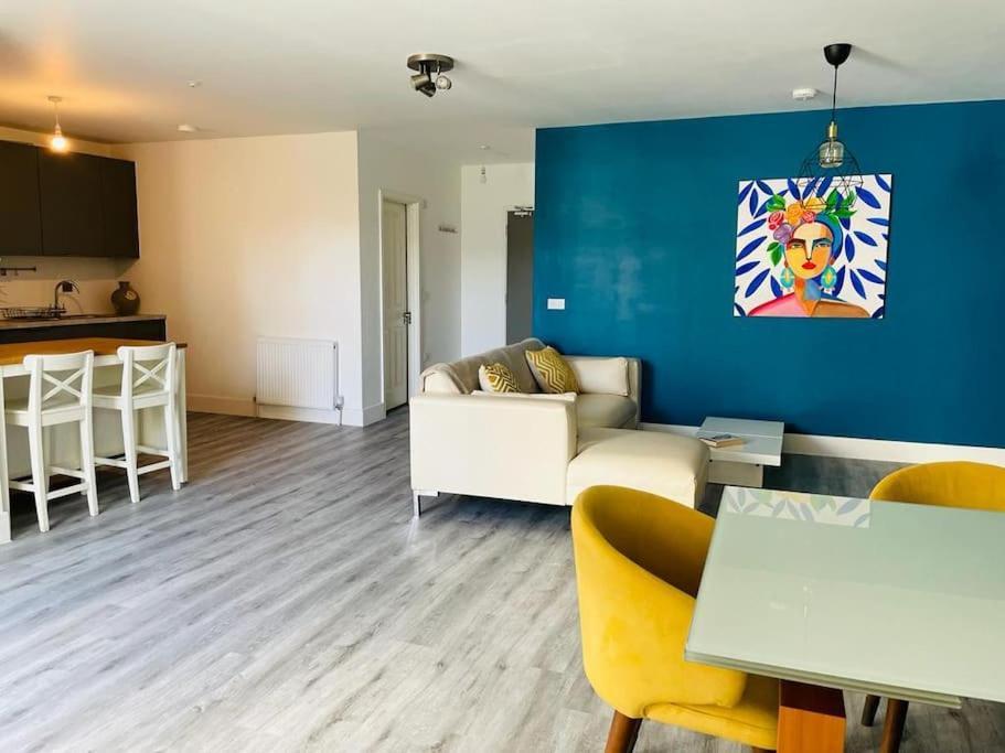 Stunning Huge Openplan 2Bed Flat Leilighet Woking Eksteriør bilde