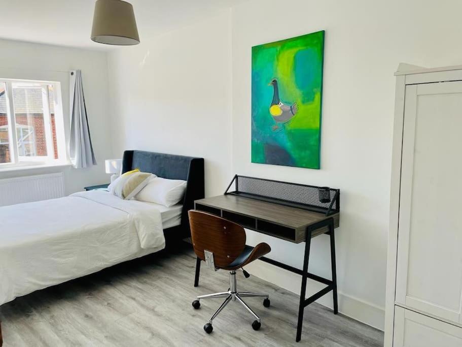 Stunning Huge Openplan 2Bed Flat Leilighet Woking Eksteriør bilde