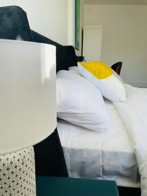 Stunning Huge Openplan 2Bed Flat Leilighet Woking Eksteriør bilde