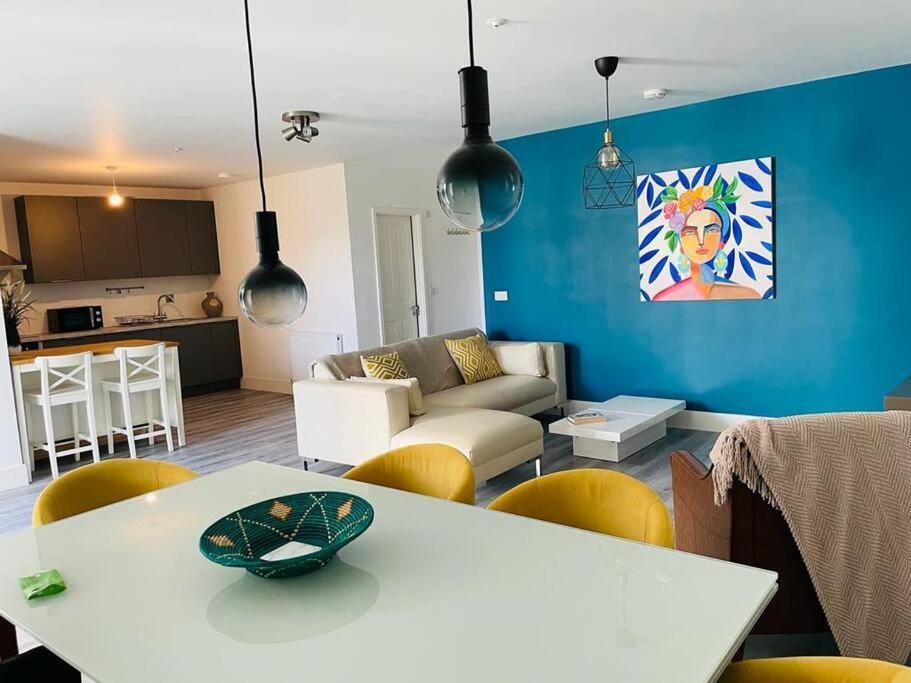 Stunning Huge Openplan 2Bed Flat Leilighet Woking Eksteriør bilde