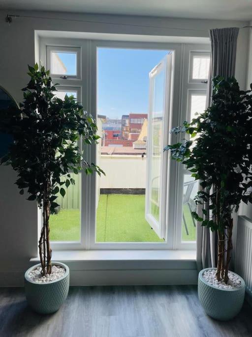 Stunning Huge Openplan 2Bed Flat Leilighet Woking Eksteriør bilde