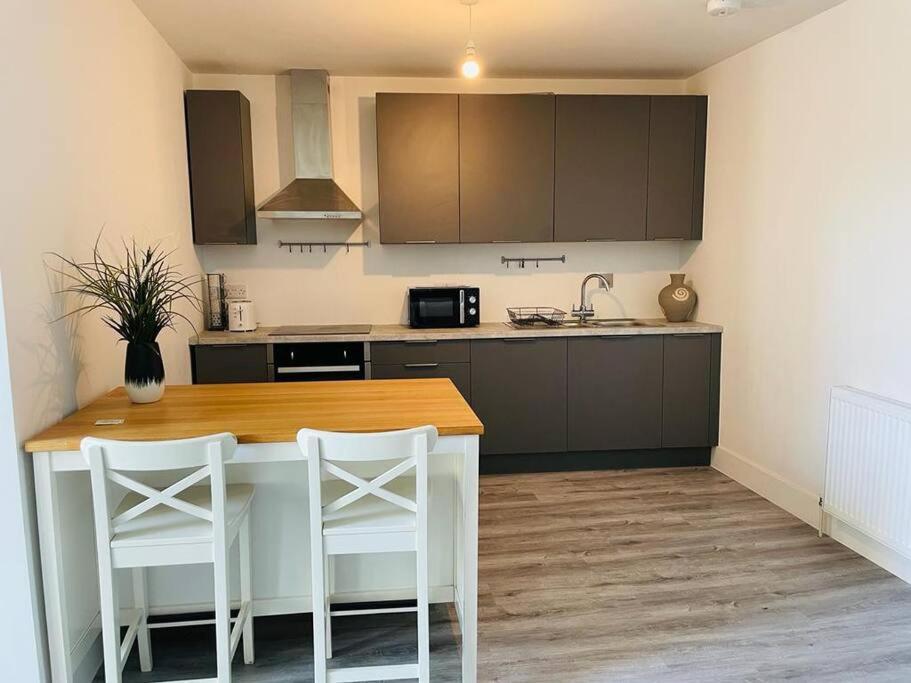 Stunning Huge Openplan 2Bed Flat Leilighet Woking Eksteriør bilde