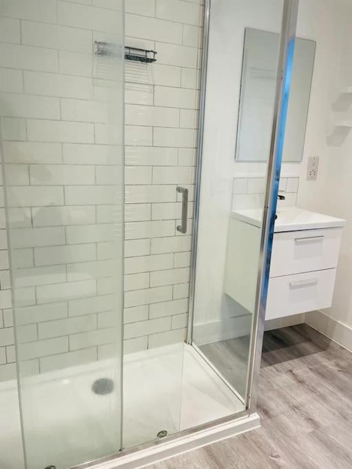 Stunning Huge Openplan 2Bed Flat Leilighet Woking Eksteriør bilde