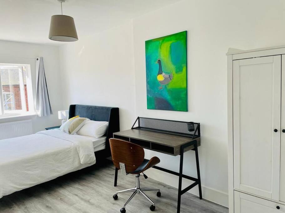 Stunning Huge Openplan 2Bed Flat Leilighet Woking Eksteriør bilde