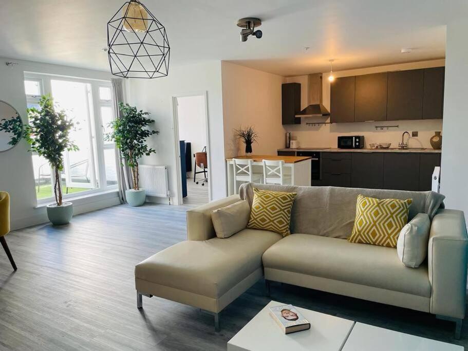 Stunning Huge Openplan 2Bed Flat Leilighet Woking Eksteriør bilde